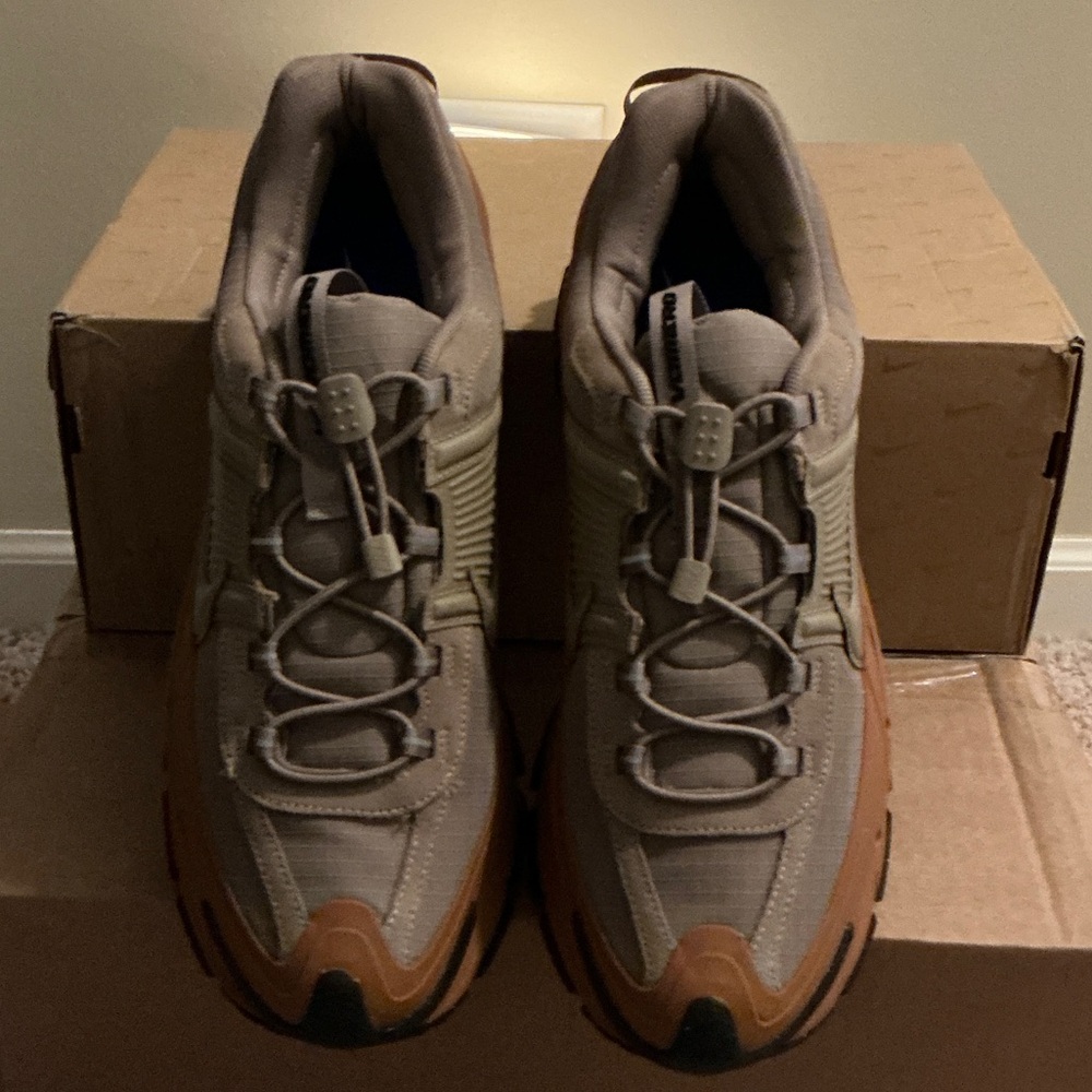 Nike Men's Athletic Shoes in Tan and Orange